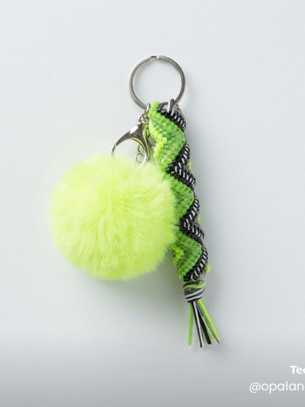 🌟Neon Edge Keychain - Picture 2 of 4